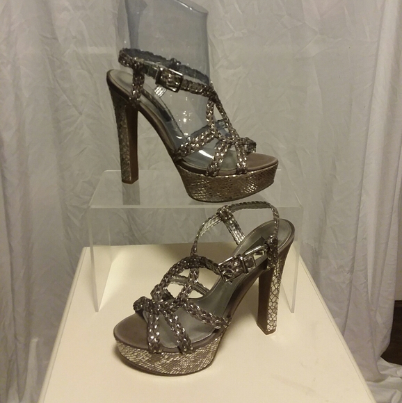 Lavender /gray silver platform heels - Picture 8 of 11